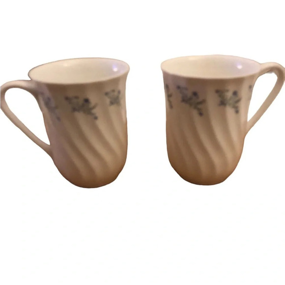 Vintage set of China tea cups with blue and white  florals - Picture 1 of 5